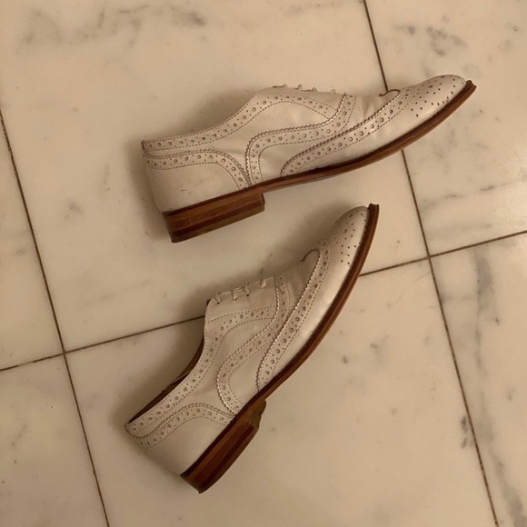 Women’s white leather brogue loafers with laces - Picture 4 of 5